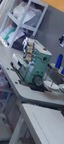 Vendo uma máquina de costura colorete industrial