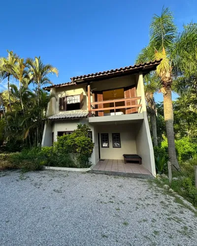 Alugo casas anual a 150 metros da beira da praia da ferrugem