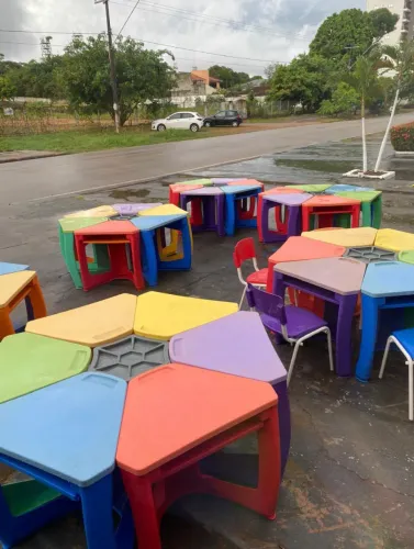 2 Jogos de mesas escolares infantis (6 mesa e 6 cadeiras em cada)