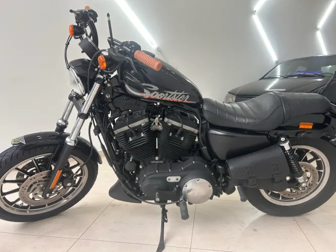 HARLEY-DAVIDSON SPORTSTER 883 ROADSTER