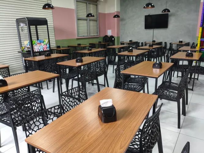 Mesas e cadeiras para restaurante