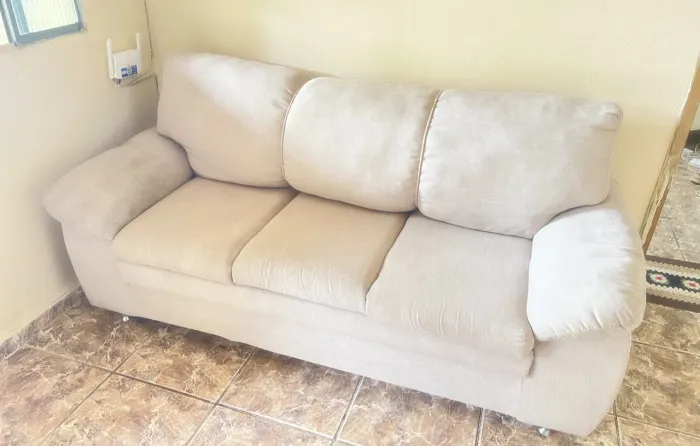 Vendo sofá em linho bege 