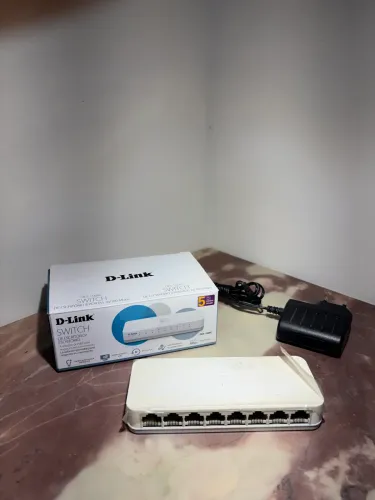 Switch D-Link na caixa 