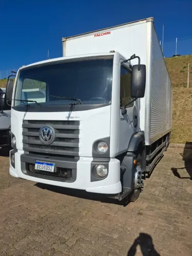 VW 17190 ano 2021 baú Facchini aluminio assoalho chapa plataforma elevatória