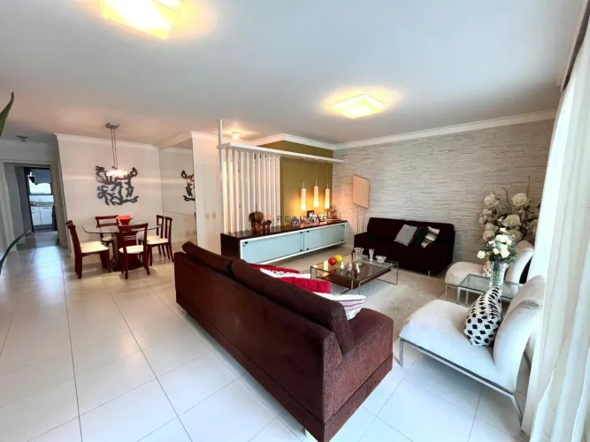 Apartamento ALUGUEL com 4 dormitórios (sendo duas suítes), Centro - Florianópolis / SC. RE