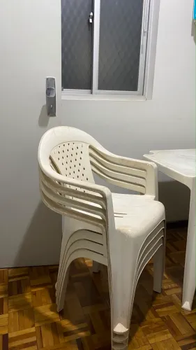 Mesa e cadeiras
