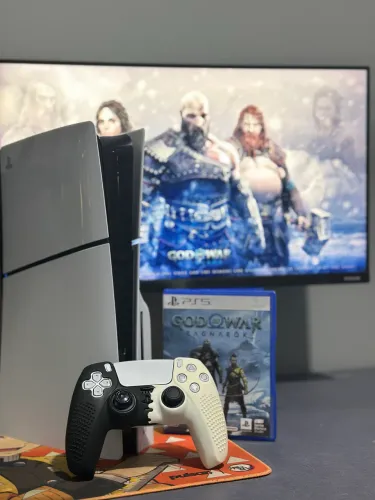 PS5 Slim + God Of War Ragnarok