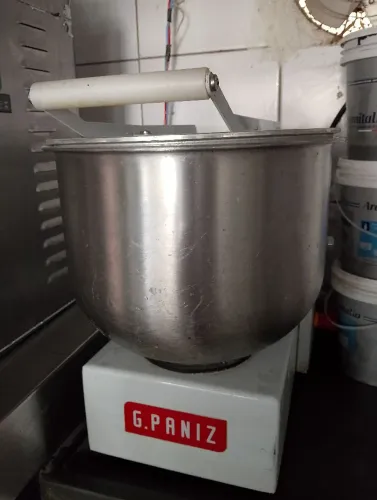 Vende-se desfiado de frango 