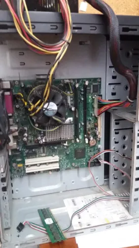Placa mãe LGA775 Processador Core 2 Duo Memória 2X1G Kingston Gabinete atx