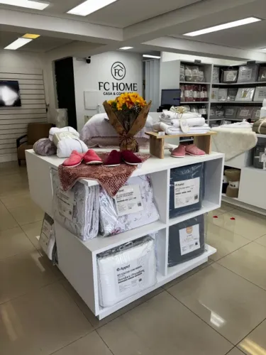 ILHA EXPOSITORA DE PRODUTOS PARA COMERCIO