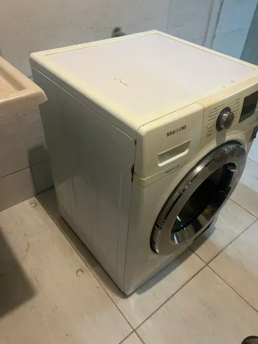 Máquina de lavar com abertura frontal 