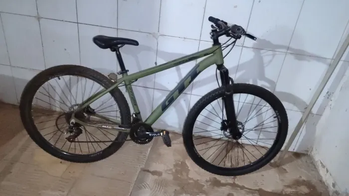 Bike verde militar semi nova ,comprei e usei duas vezes