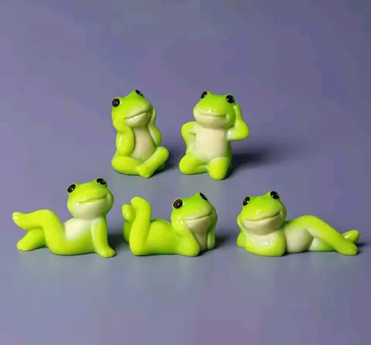 Miniaturas sapinhos poses
