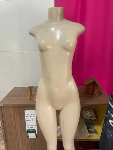 VENDO MANEQUIM FEMININA