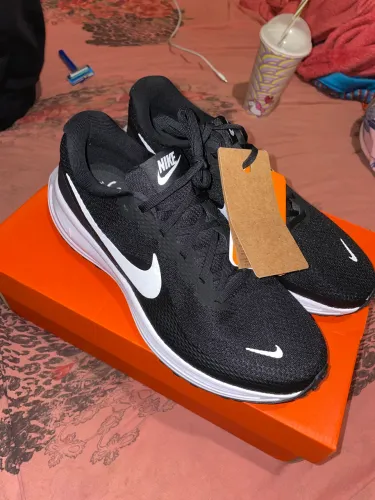Nike revolution 8 nunca usado!!