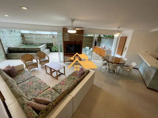 Casa de Alto Padrão em Condomínio com 4 Suítes, Jacuzzi, Área Gourmet e Garagem para 3 Car