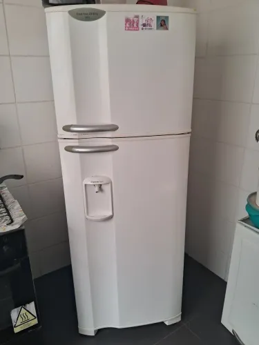 Geladeira usada, em ótimas condições, não perca essa oportunidade!