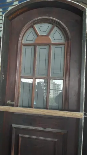 Porta de madeira com vidro - Completa!