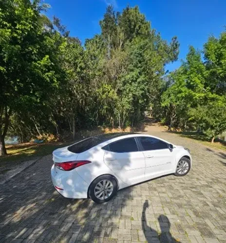 Hyundai Elantra GLS 2.0 16V Flex Aut. 2015