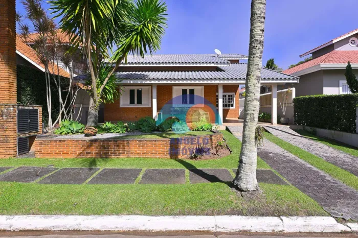 Casa com 3 dormitórios para alugar, 225 m² por R$ 4.885,00/mês - Bougainvillee III - Peruí