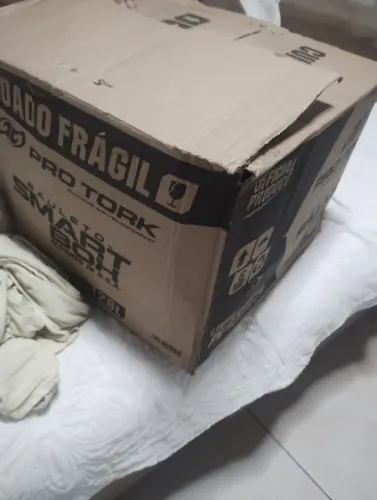 Baú 28 litros. Novo.