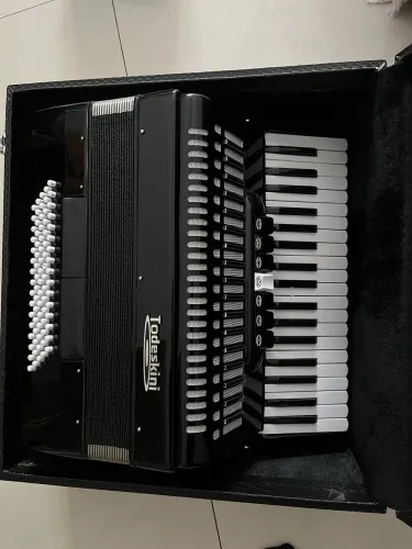 Acordeon Todeskini 80 baixos preto