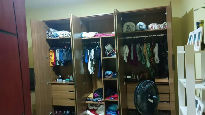 Guarda roupa seis portas 