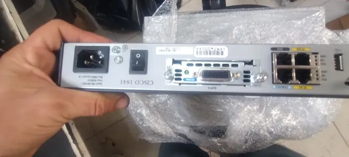 Roteador Cisco 1841 + Placa WIC-1T Serial + Compact Flash