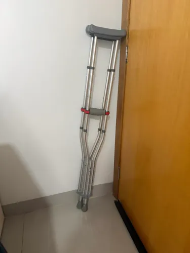 Par de Muletas com altura adaptável