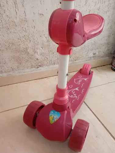 Patinete 2 em 1 com luzes, música e leds nas rodinhas