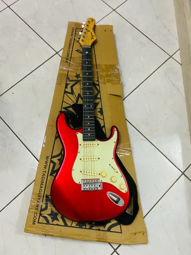 Tagima TG500 Strato + Amplificador + Suporte - Kit Completo!
