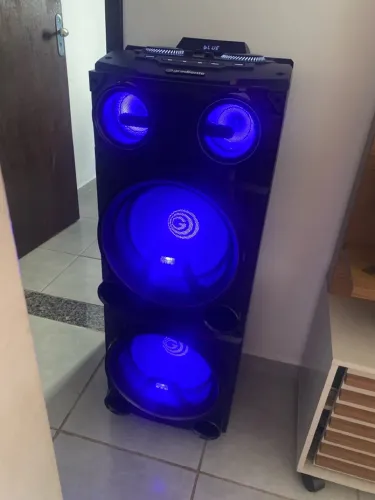 Vendo caixa de som semi nova