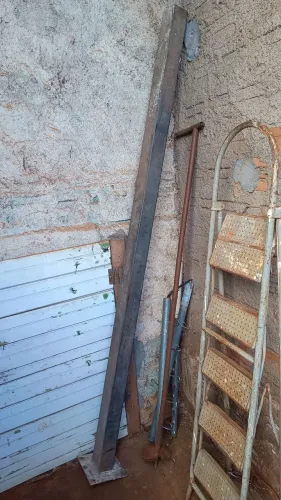 Poste de Ferro Estrutural com Base Soldada (Sapata)