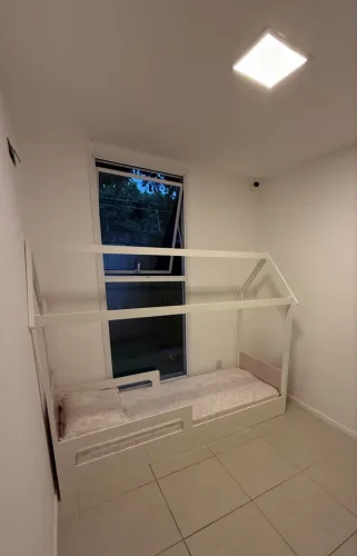Cama Montessori para menina com colchão