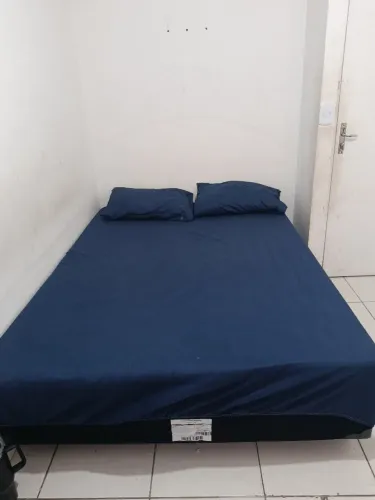 Cama de casal semi nova