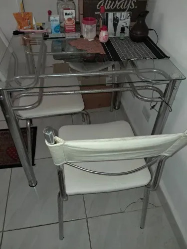 Vendo Mesa c/cadeiras