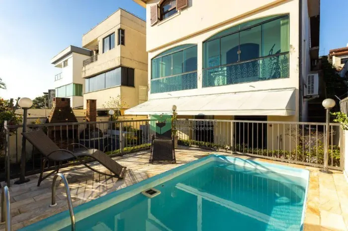 Casa à venda na Vila Romana 282 m² de área construída, 03(três) quartos(suíte), 3 vagas,