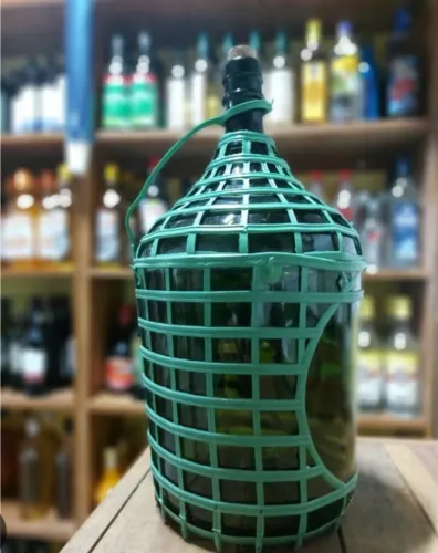 Vinho colonial de garrafão