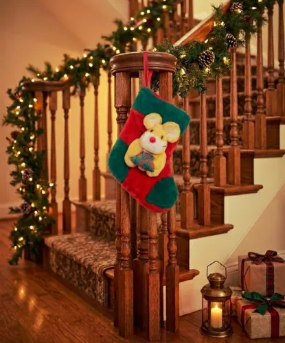 Meia de Natal Verde e Vermelha com Ratinho Amarelo em Pelúcia para Pendurar