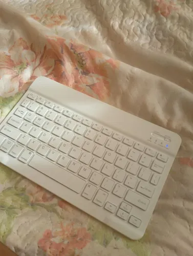 Teclado Bluetooth Compacto Branco - Compatível com Celular, Tablet e PC
