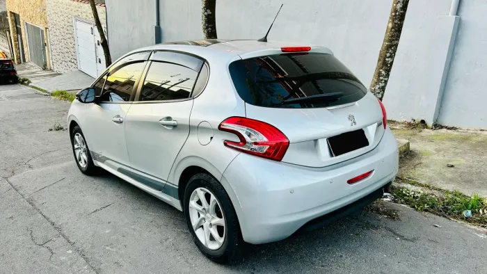 Peugeot 208 Allure 1.5 Flex 8V 5P 2014