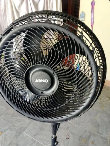 Ventilador de pé...
