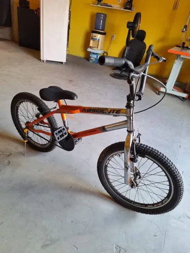 Vende- se uma linda bicicleta