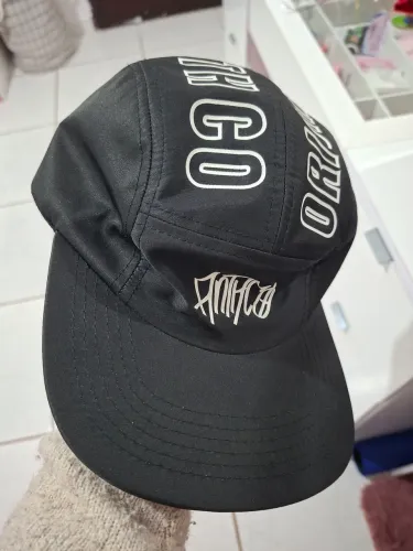 Vendo boné novo,comprei e só usei pra tirar foto!