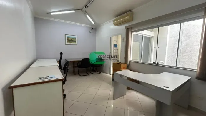 Casa Assobrada Comercial no Jardim ao lado da Sodiê Doces e poucos metros da Padaria Brasi