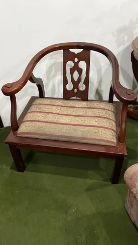 Poltrona madeira com assento antiguidade 