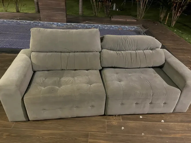 Sofá retrátil vira cama  