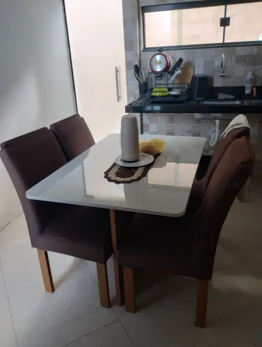 MESA DE JANTAR 4 LUGARES