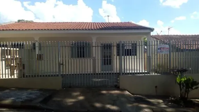 CASA 3 QUARTOS Rua Rio Paranapanema , 1.201 frente