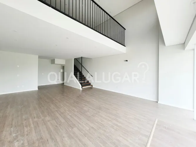 Sala com mezanino para locação, Centro, Tubarão, SC